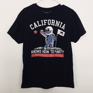 Unisex California Knows How to Party T-shirt